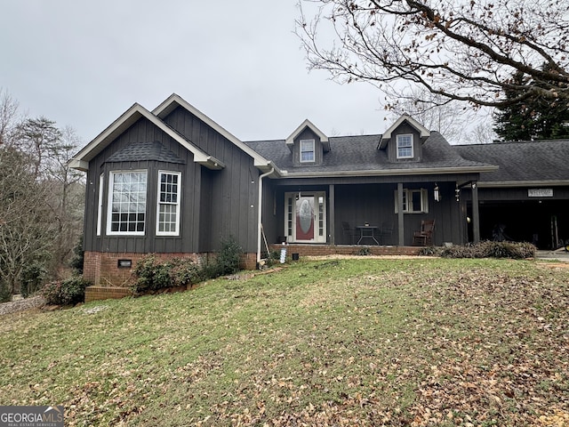 view of front of property featuring covered porch and a front yard