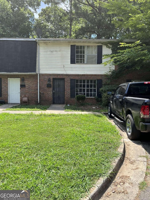 view of front of home with a front yard