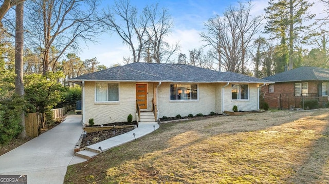 single story home featuring a front lawn