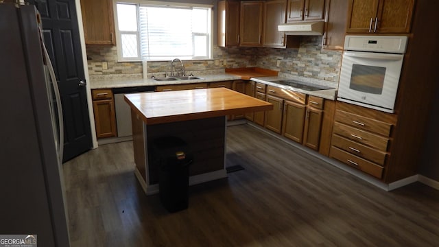 kitchen featuring wood counters, sink, dark hardwood / wood-style floors, a kitchen island, and stainless steel appliances