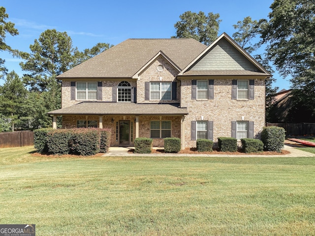 view of front facade featuring a front yard