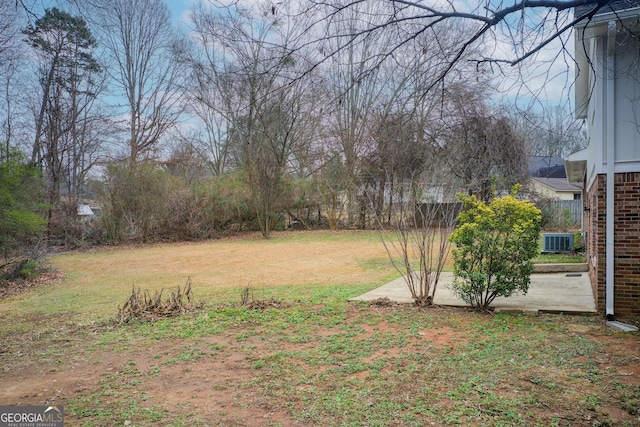 view of yard with a patio