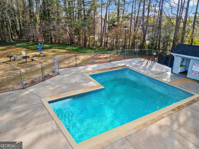 view of swimming pool featuring a patio