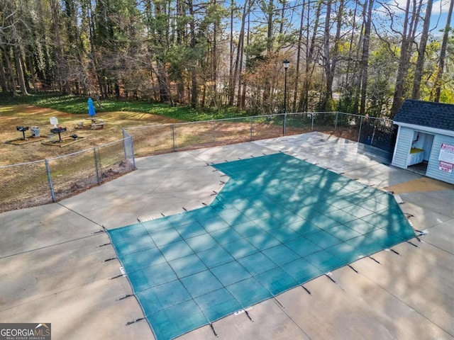 view of swimming pool with a lawn