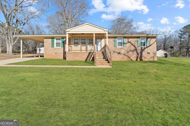 view of front of home with a porch, a carport, and a front lawn