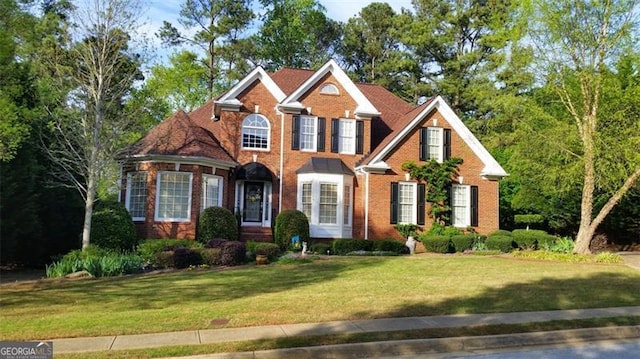 view of front of home featuring a front lawn