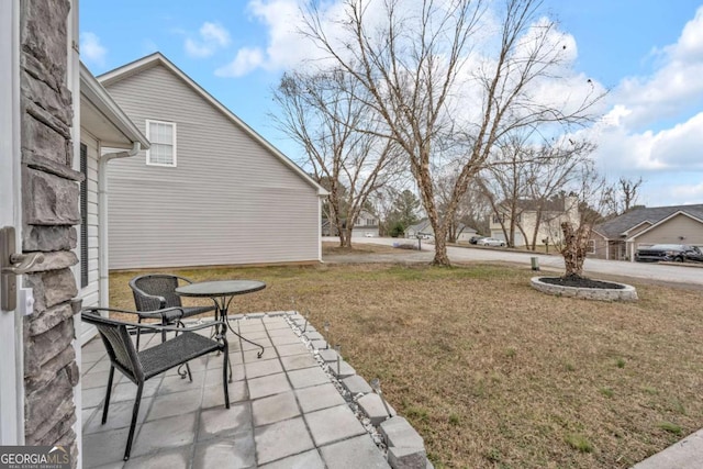 view of yard featuring a patio