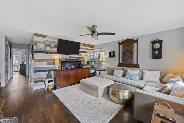 living room featuring dark wood-style floors and a ceiling fan