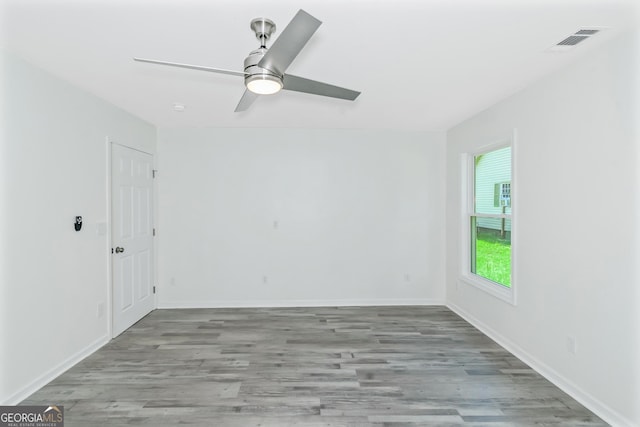 unfurnished room featuring light hardwood / wood-style floors and ceiling fan