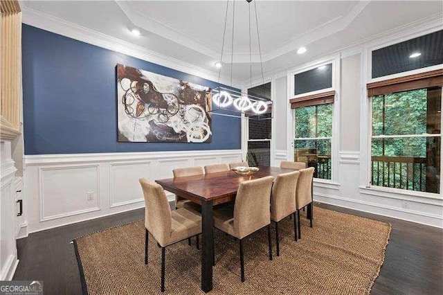 dining room featuring ornamental molding, dark hardwood / wood-style floors, and a tray ceiling