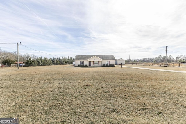 view of front of home featuring a front lawn