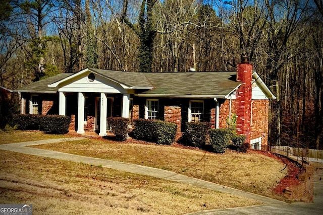 view of front of house with a front yard