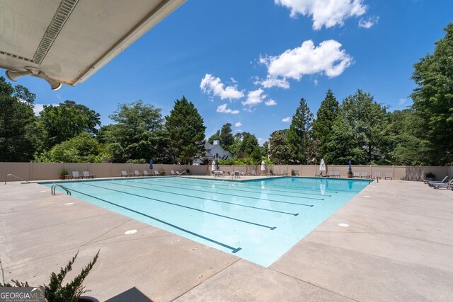 view of swimming pool