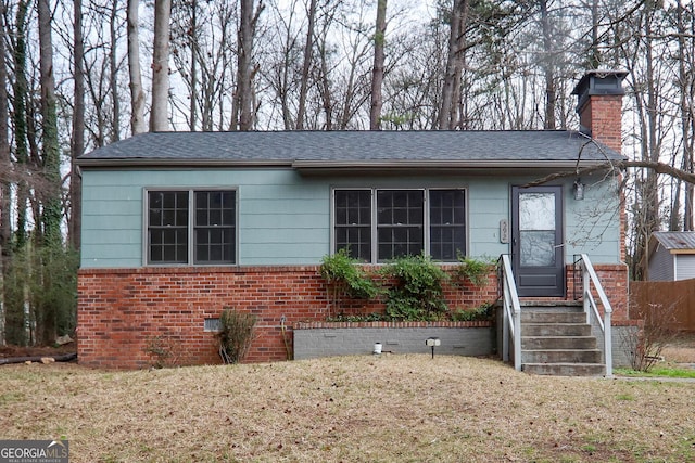 view of front of house with a front lawn