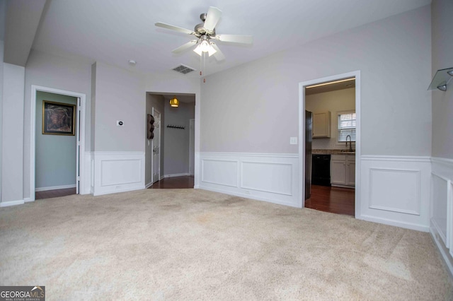 spare room with ceiling fan and carpet flooring