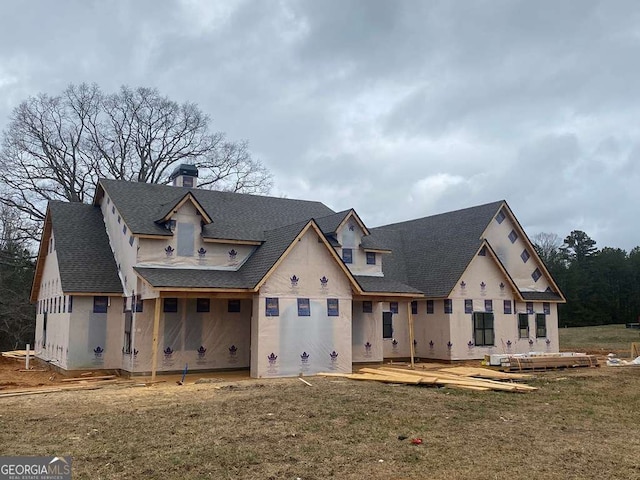 view of front of home featuring a patio area and a front yard