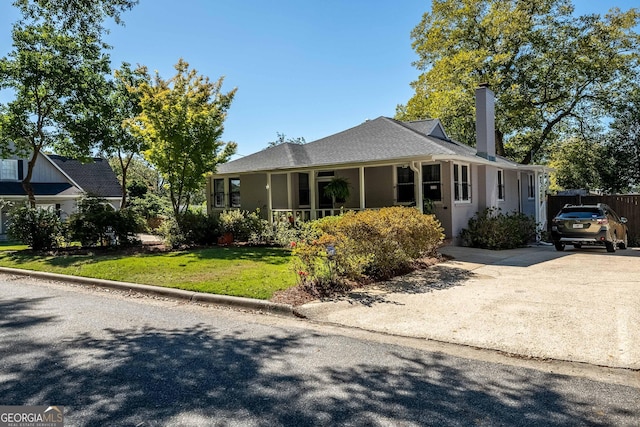 view of front of home featuring a porch and a front lawn