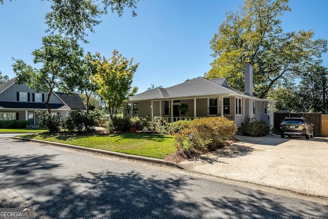 view of front of house with a front lawn