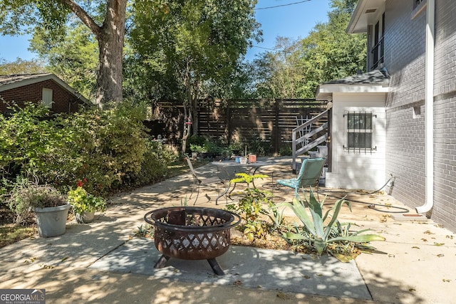 view of patio with a fire pit