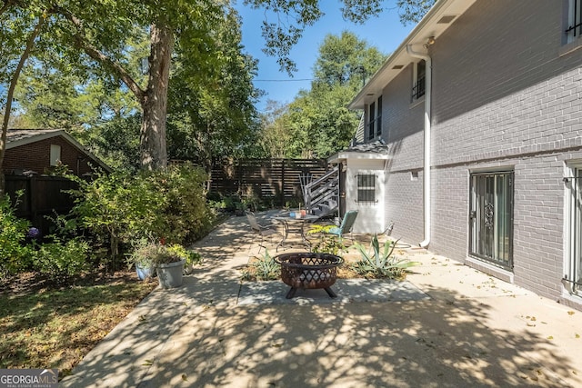 view of patio featuring a fire pit