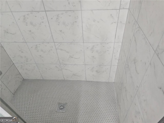 bathroom with a tile shower