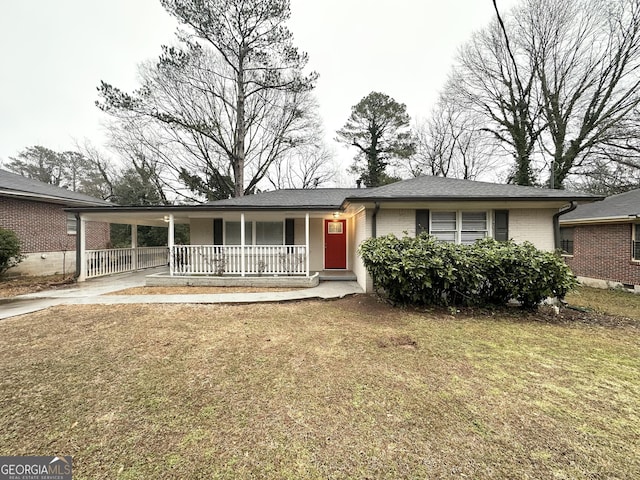 view of front of house featuring a porch and a front yard