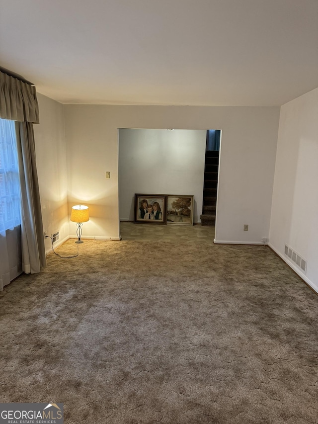 view of carpeted spare room