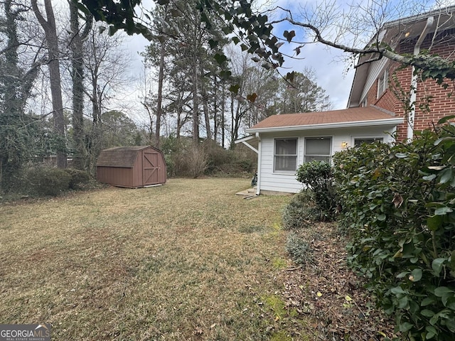 view of yard with a shed