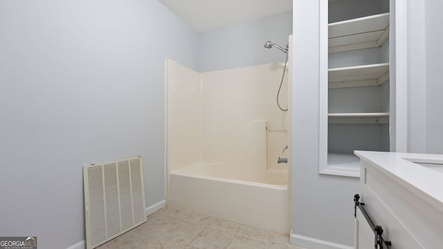 bathroom with shower / bath combination