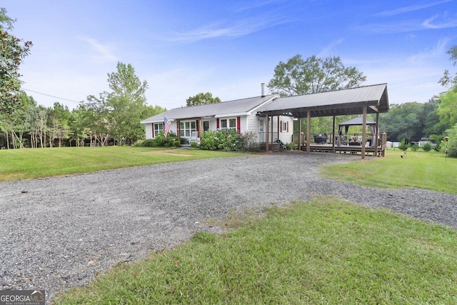 view of front of home featuring a front yard