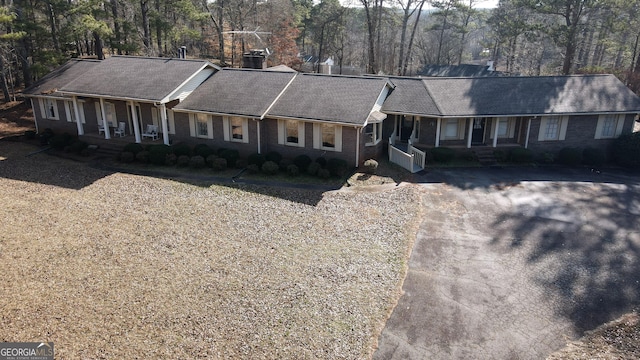 single story home with covered porch