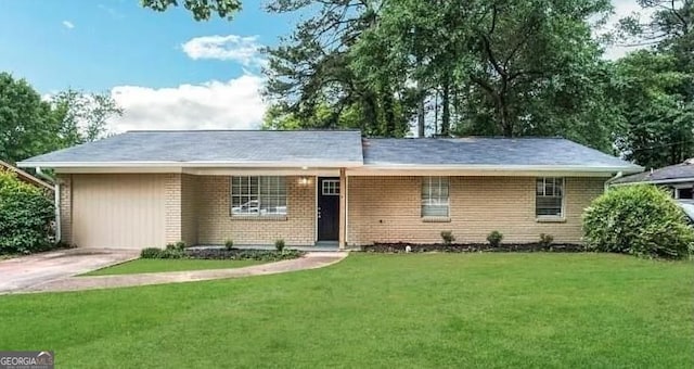 ranch-style house with a front yard