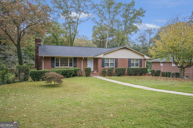 single story home with a front lawn