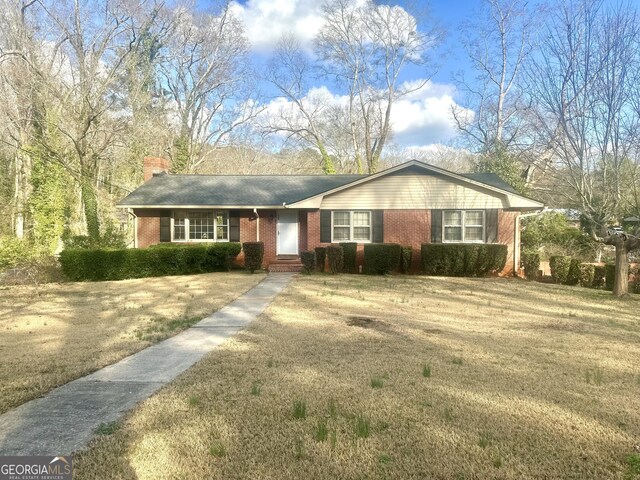 single story home featuring a front yard