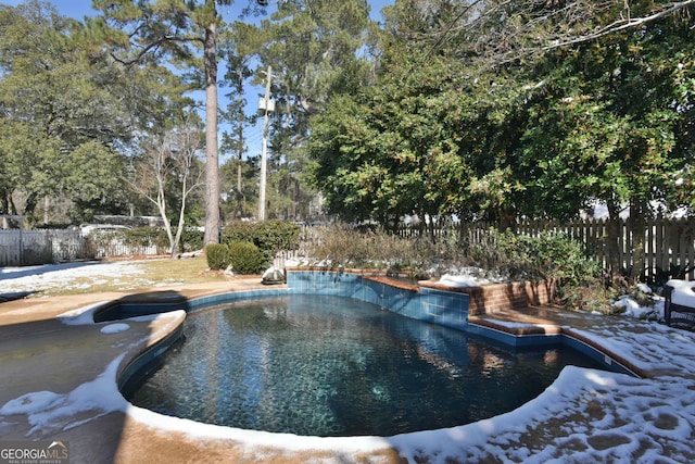 view of swimming pool