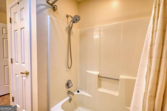 bathroom with shower / tub combo with curtain