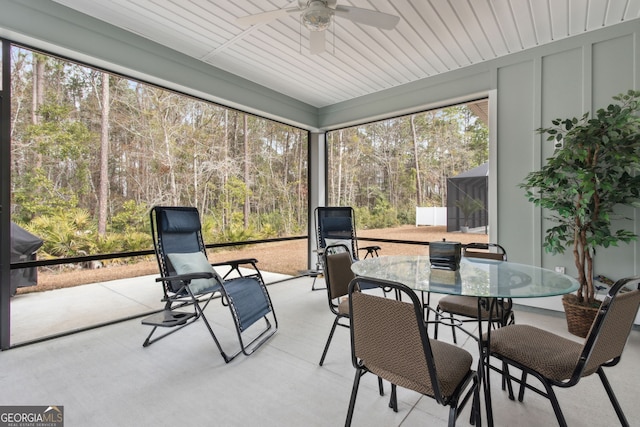 sunroom / solarium featuring ceiling fan