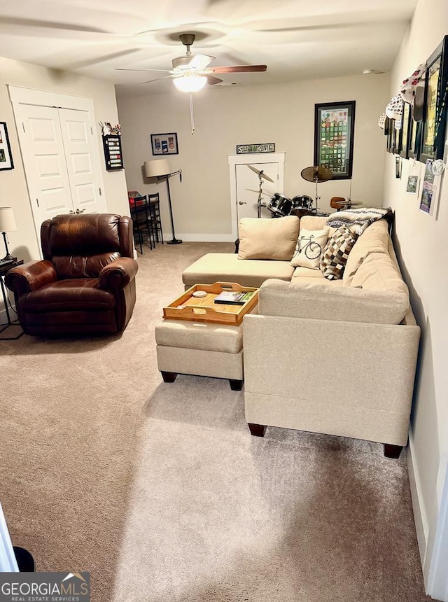 carpeted living room featuring ceiling fan