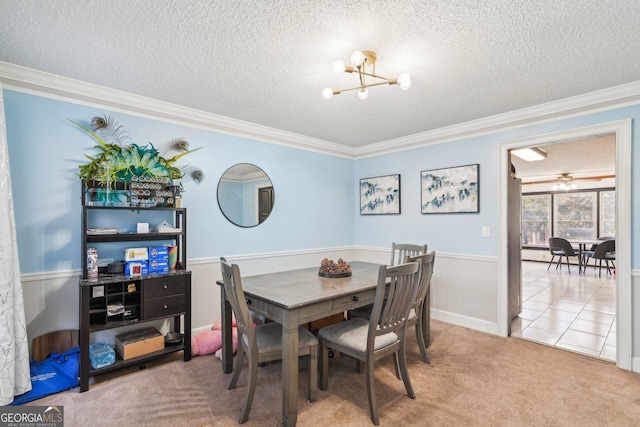 dining area featuring crown molding, carpet, an inviting chandelier, and a textured ceiling