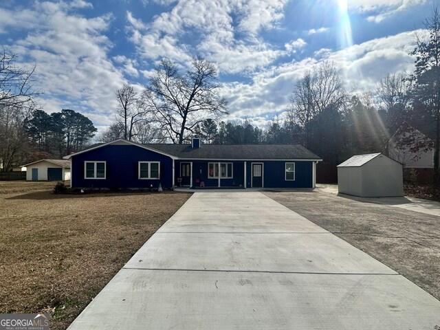 single story home with a front yard