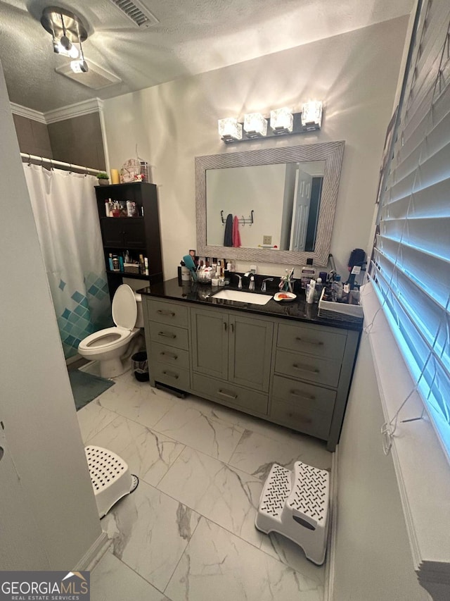 bathroom with a shower with curtain, vanity, a textured ceiling, and toilet