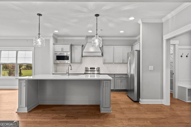 kitchen with premium range hood, sink, hanging light fixtures, a center island with sink, and stainless steel appliances