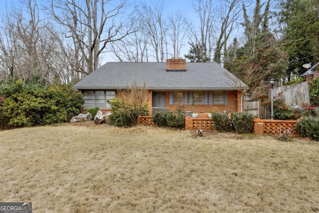 view of front of home with a front lawn