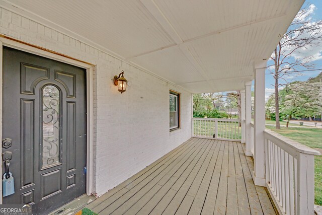 foyer entrance featuring hardwood / wood-style floors and crown molding