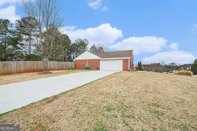 view of front facade featuring a garage and a front lawn