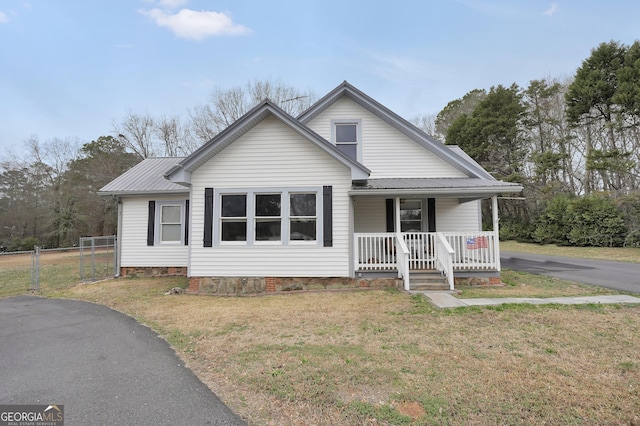 view of front of home featuring a front lawn and a porch