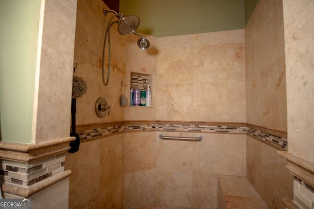 details with a tile shower