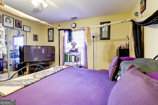 bedroom with ceiling fan