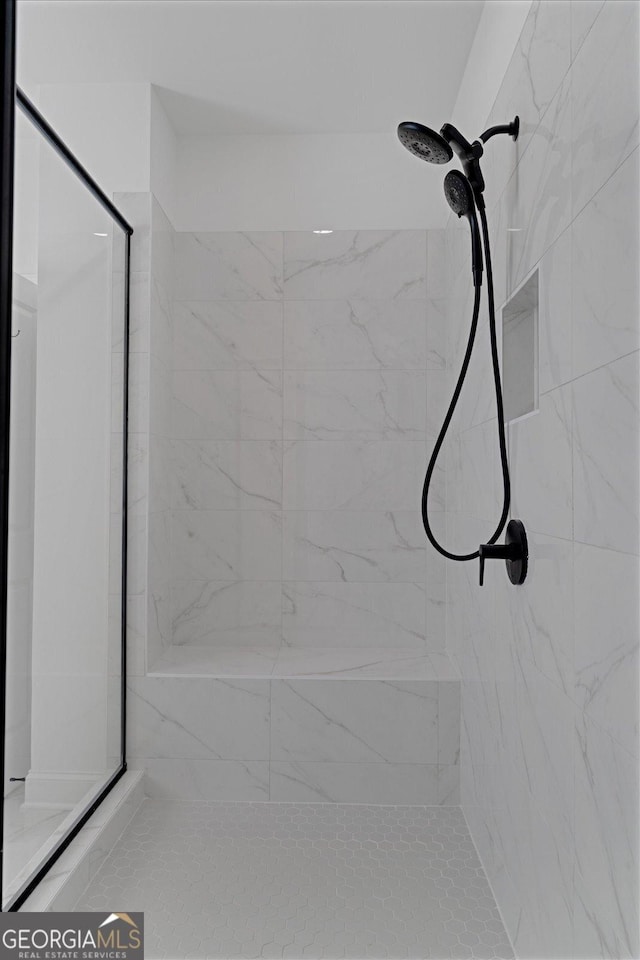 bathroom featuring tiled shower