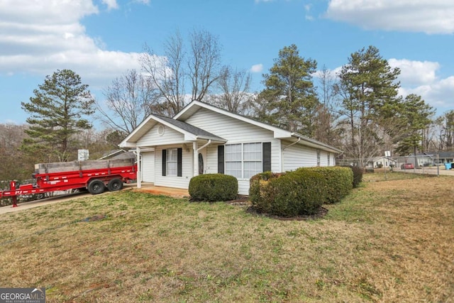 view of front of home featuring a front yard